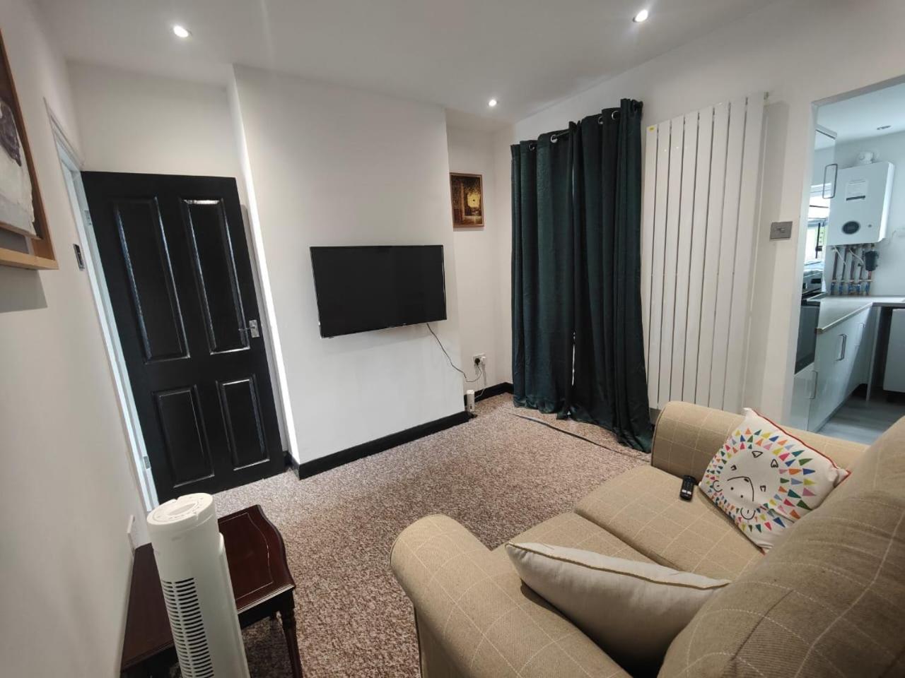 Апартаменты Cozy Luton Чатам Экстерьер фото